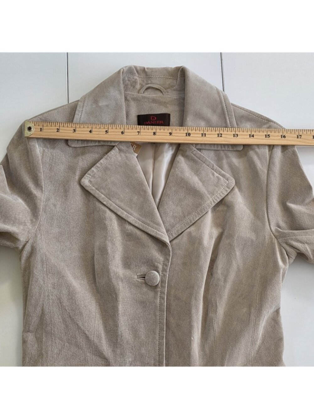 Danier Vtg Kyla Suede Trench Coat S Beige Buttons Minimalist Retro Look Edgy Nwt — image 4 of 8